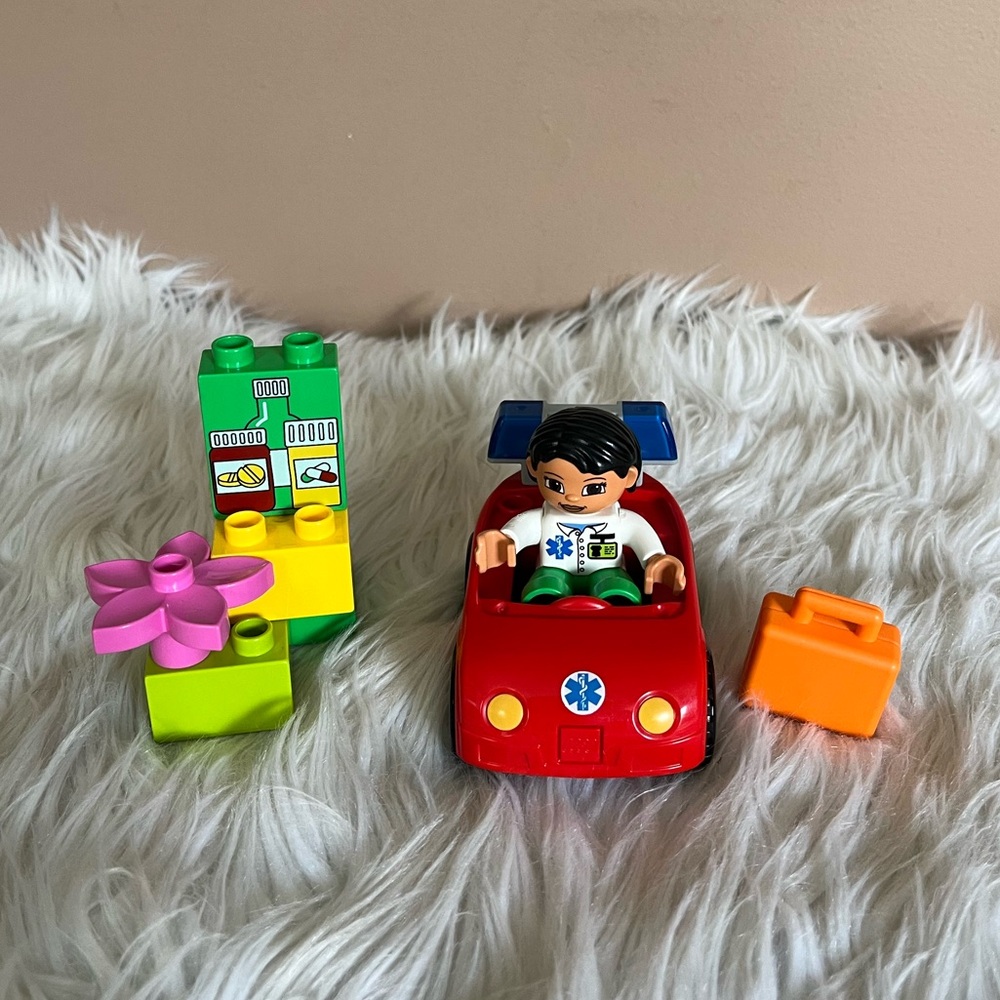 {Lego Duplo} Nurse's Car Lego Set